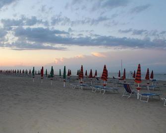 Hotel Spiaggia d'Oro - Marotta - Beach
