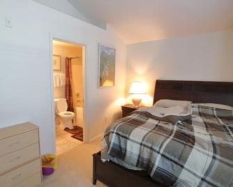 A Home Away From Your Home 2 Master Suites Townhouse On In A Quiet Neighborhood - Beaverton - Bedroom