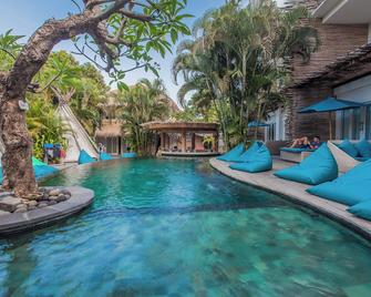 The Green Room Seminyak - Kuta - Piscina