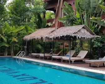Lux Guesthouse - Battambang - Pool