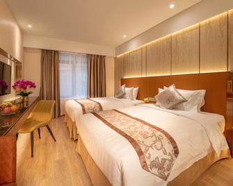 Hotel Golden Dragon - Macau - Bedroom