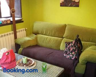 Apartamentos El Rincon Encantado - Soto de Cangas - Living room