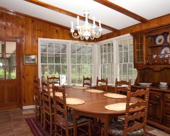 Heated Pool, Private Tennis/Pickleball Court, Private Dock on Satilla River - Woodbine - Dining room
