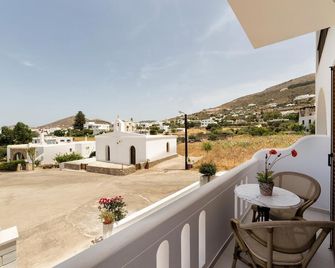 Panos Luxury Studios - Parikia - Ban công