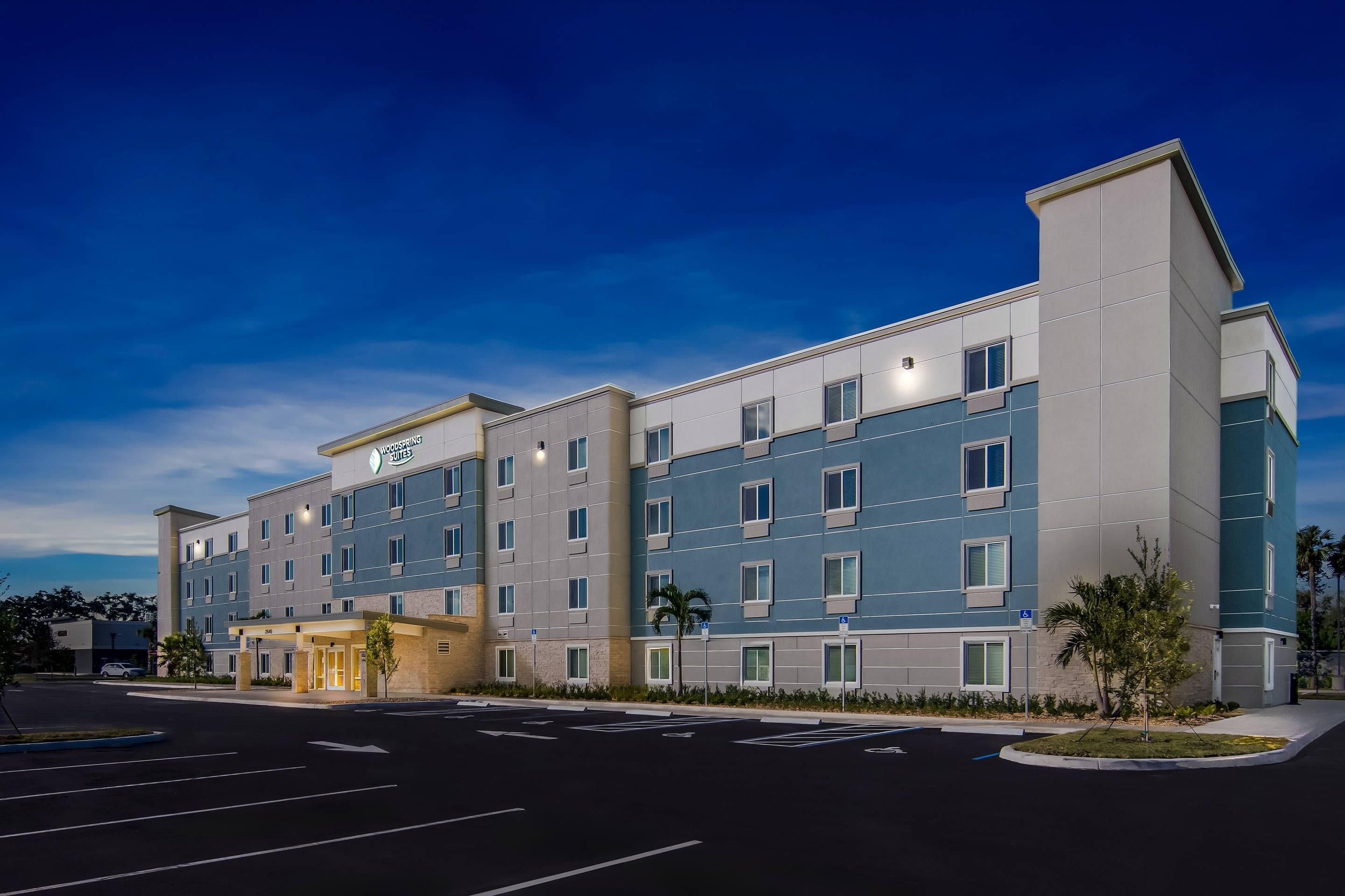 Woodspring Suites Palm Springs - West Palm Beach - Palm Springs - בניין