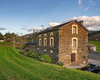 A Corte - Trabada - Edificio