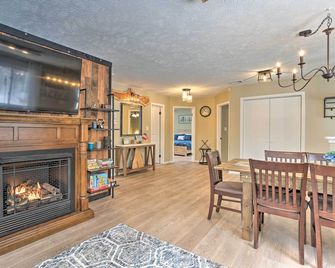 Large Private Rustic Retreat w/hot tub, fire pit, game room - Bartonsville - Jídelna