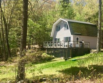 Beautiful Cottage On Water, Near Beach, Pet Friendly!! - Georgetown - Building