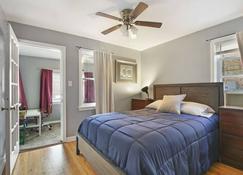 Condo by the park & lake in the heart of Evanston! - Evanston - Bedroom