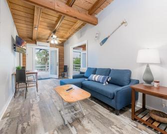 Darien Dockside Inn - Darien - Soggiorno