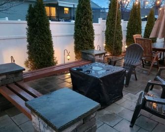 Hometown Haven in Glens Falls, NY (between Lake George & Saratoga) - Glens Falls - Restaurace