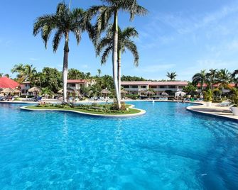Bahia Principe Grand La Romana - לה רומניה - בריכה