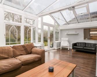Tree of Life House, Number 27 Bere Lane - Glastonbury - Sala de estar