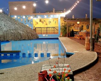 Hotel La Estancia - Río Verde - Piscina
