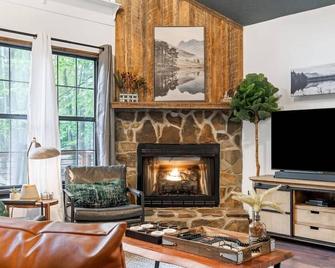 New Cabin in Mtn Community Hot Tub Fire Pit - Ellijay - Sala de estar