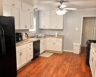 Cozy Small Family Home - Monahans - Küche