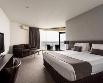 Lakes Hotel - West Lakes - Bedroom