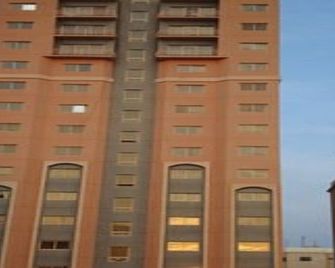 레드 타워 퍼니시 아파트먼트 - 알 마불라 - 건물
