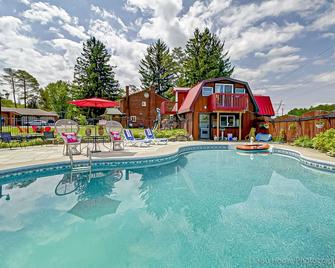 Lux Lakeside House | Peaceful Stunning Views - Georgina - Pool