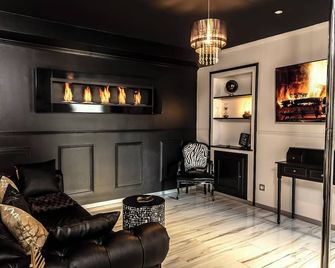 Gite & Spa Privatif Glam'88 - Vosges - Ремірмон - Вітальня