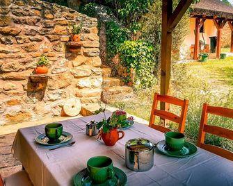 Romantic & rustic farmhouse on Lake Balaton. Pet friendly! - Badacsony - Binnenhof
