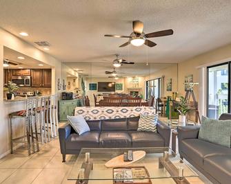 Sea La Vie Sunny Indian Rocks Beach Condo! - Clearwater Beach - Living room