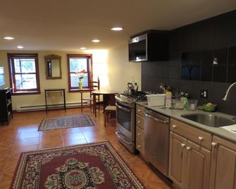 It's Summertime In DC! Save On A Cozy Nw DC 1br Apt In Adams Morgan Near Metro! - Washington, D.C. - Kitchen