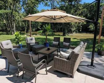 Sycamore House- Chalet on the Olentangy River - Delaware - Patio