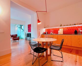 Casa René - Charming apartments - Almada - Dining room