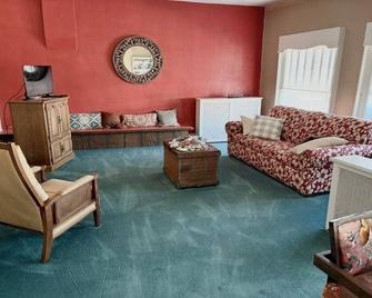 Beautiful Apartments in a turn-of-the-century historic building-Apt A - Algoma - Living room