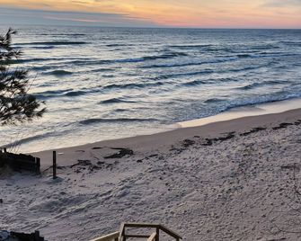 Woodsy Lake House @ Lake Michigan Booking SuMMeR /walk in woods to Lake Michigan - Muskegon - Beach