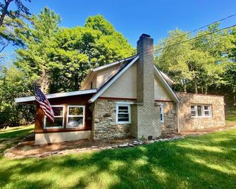 Rustic Lodge near Black Moshannon & Penn State - Philipsburg - Building