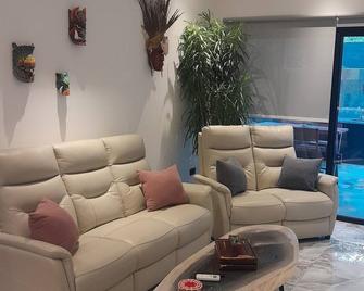 Charming 2-bedroom house with WiFi, AC in Playa del Coco - Coco - Living room