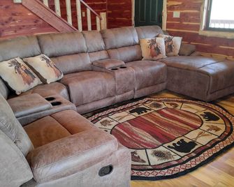 Original log cabin with modern comfort - Compton - Living room