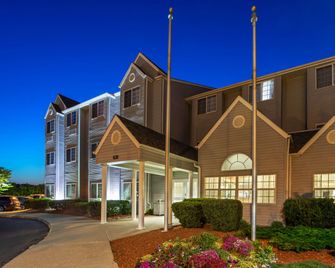 Microtel Inn & Suites by Wyndham Ann Arbor - Ann Arbor - Bygning