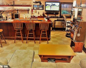 Eureka, Bay Views, Surrounded by Trees. Weddings, Retreats, Reunions, Events too - Eureka - Bar