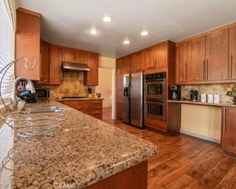 Covello Charming Room Prime Location Exceptional Amenities - Los Angeles - Kitchen