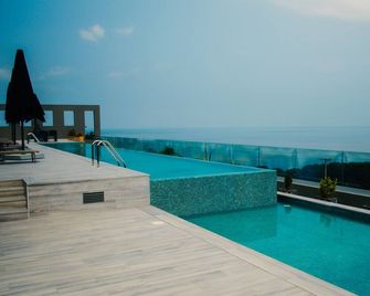 Hotel Apolonia Complexus - Cabinda - Piscina