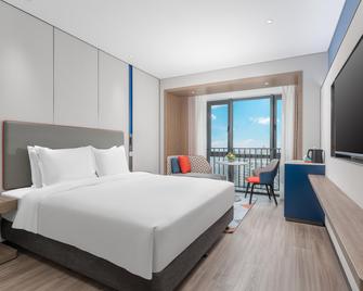 Holiday Inn Express Guangzhou Panyu Dashi By IHG - Guangzhou - Bedroom