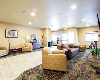Cobblestone Hotel & Suites - Devils Lake - Devils Lake - Lobby