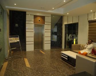 Hotel The Mansion - Mathura - Lobby