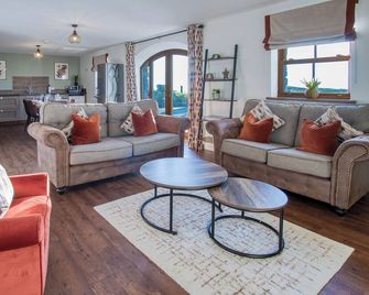 The Beacon - 3 Bed - Ludchurch - Narberth - Living room