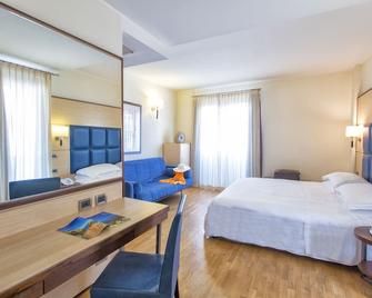 Virgilio Grand Hotel - Sperlonga - Schlafzimmer