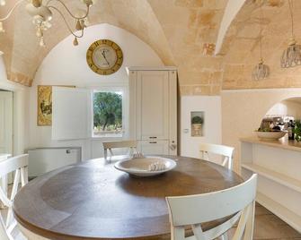Villa Medici alla Macchia by BarbarHouse - Oria - Dining room