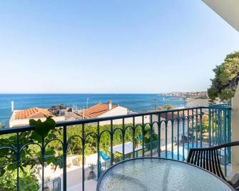 Agia Markella - Vrontádos - Balcony