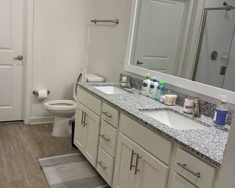Luxury Resort Living, Pool, Bbq, Fitness Center, 1st Floor, Minutes 2 May Clinic - Jacksonville