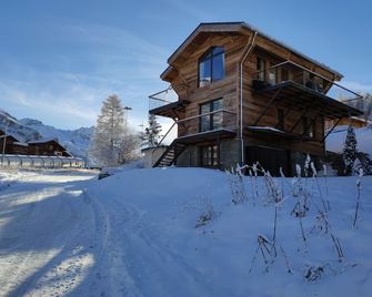 Luxurious 4 Chalet, ski-in/out, on the slopes of Tignes, 5 bedrooms 14 people - Tignes - Gebäude