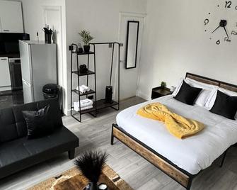 New&refurbished Central Kingston Studio - Kingston upon Thames - Bedroom