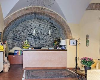 Hotel San Giacomo - Assisi - Front desk