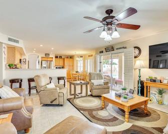 Pool, Patio and Hot Tub Surprise Home Near Golfing! - Surprise